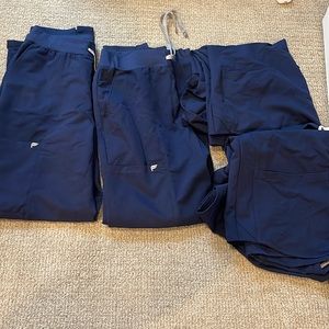 COPY - Fabletics scrubs navy blue medium
